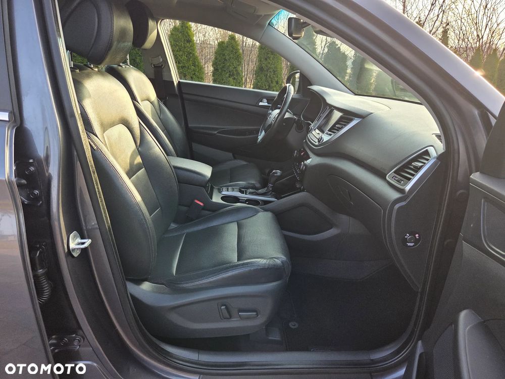 Hyundai Tucson 2.0 CRDI 4WD Automatik Premium - 29