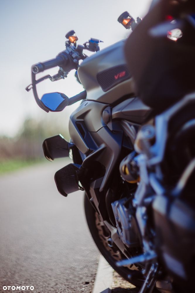 Ducati Streetfighter V2 - 8