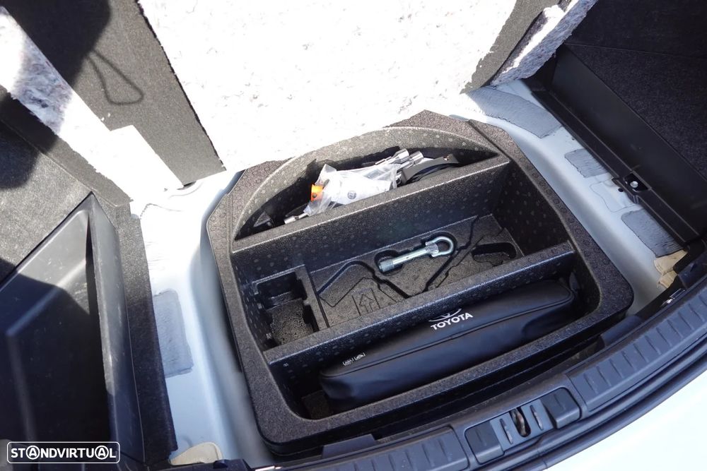 Toyota Auris Touring Sports 1.8 HSD Freestyle - 27