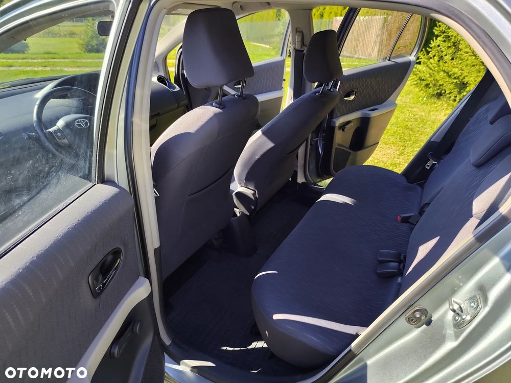 Toyota Yaris - 10