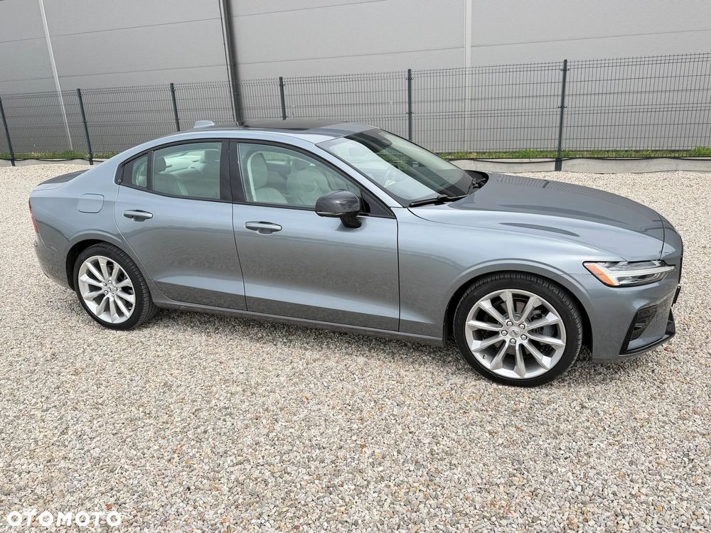 Volvo S60 T5 AWD Momentum Pro - 1