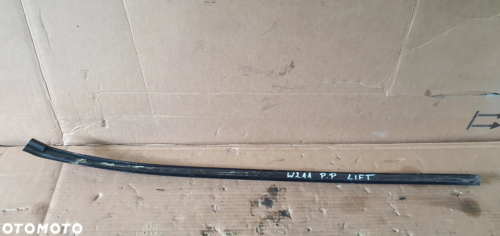 Listwa szyby czołowej prawy przód przednia prawa Mercedes E-Klasa W211 A2116901882 - 6