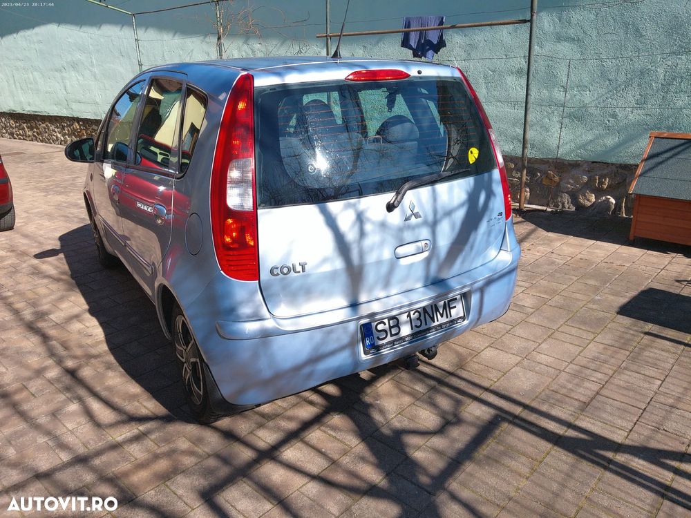 Mitsubishi Colt 1.5 Invite Edition Gold - 3