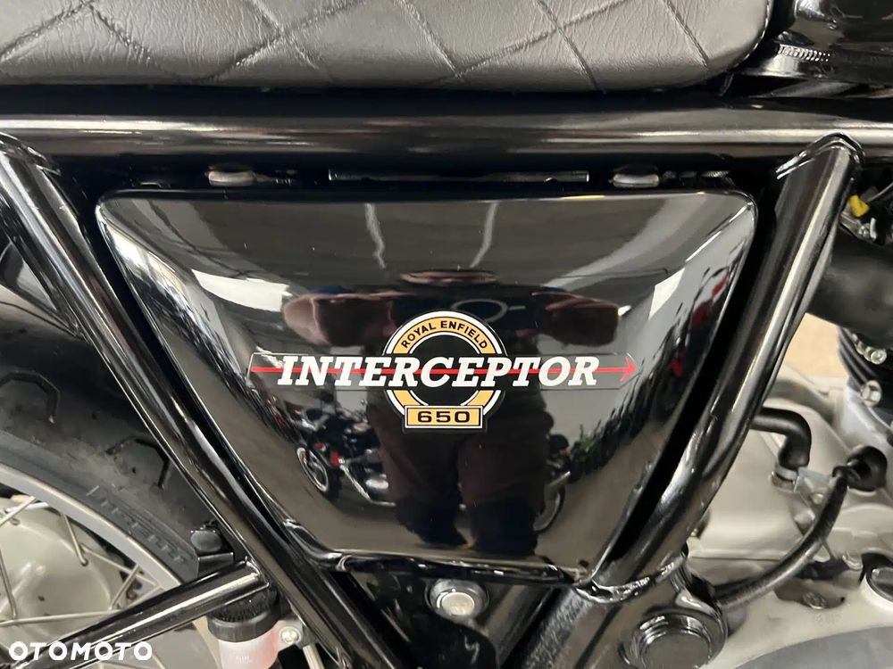 Royal Enfield Interceptor - 12