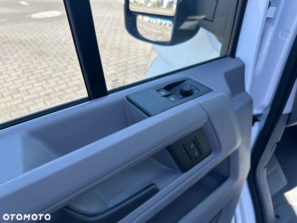 Volkswagen Crafter Podwozie z pojedynczą kabiną silnik: 2,0 l EURO VI SCR 163 KM / skrzynia biegów: Przedni napęd automatyczna 8-biegowa rozstaw osi: 4490 mm - 15