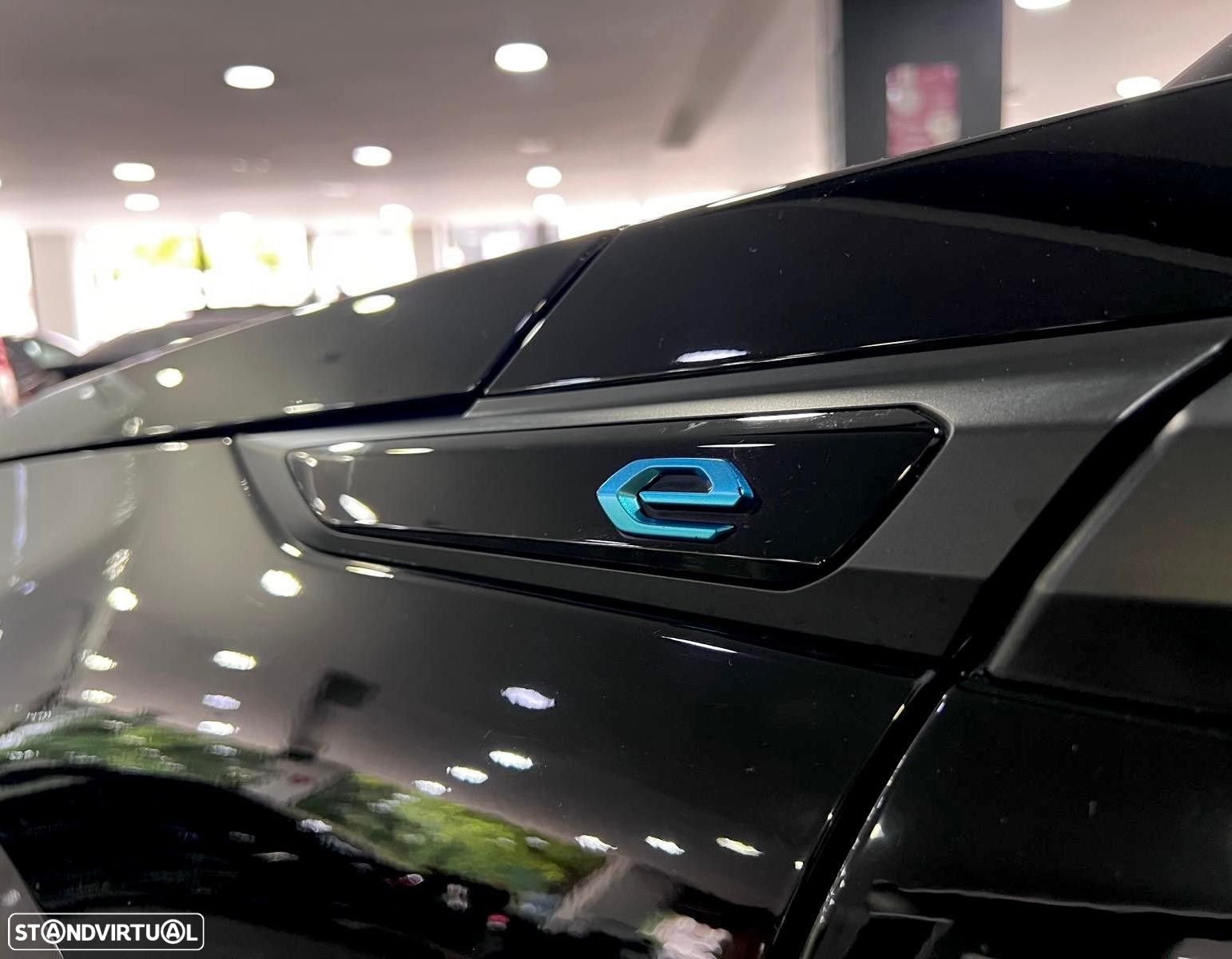 Peugeot e-2008 50 kWh GT - 5