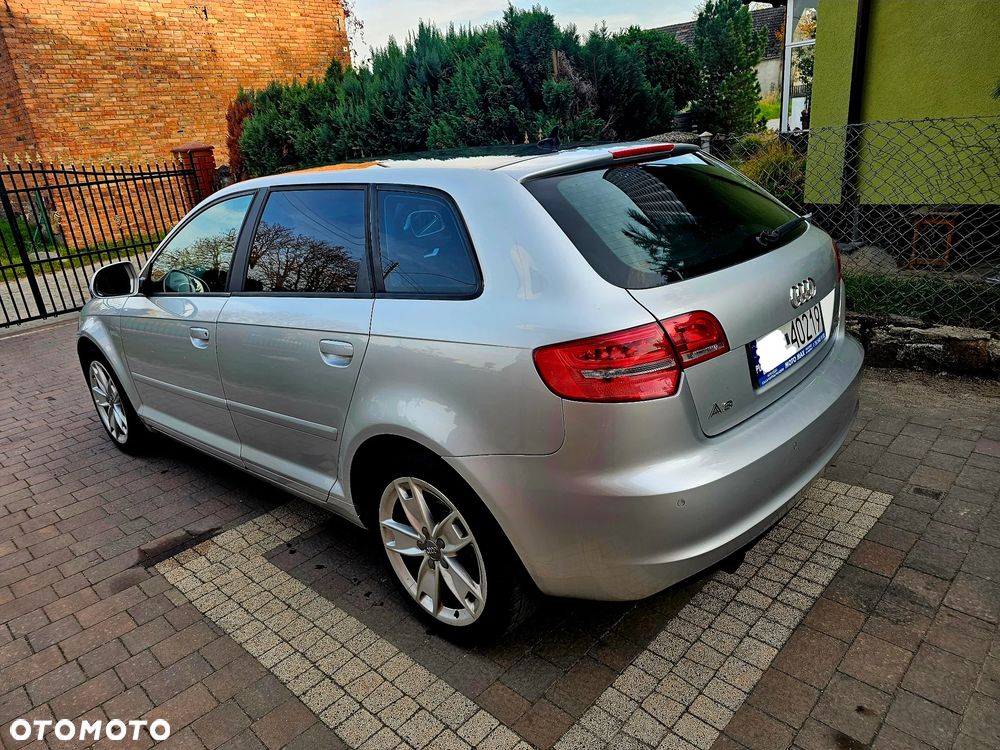 Audi A3 Sportback 2010 photo 2