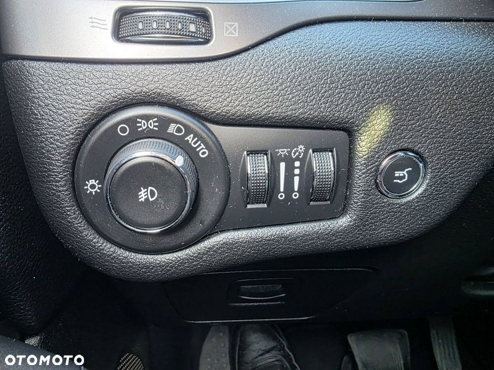 Jeep Cherokee 2.0 GME Active Drive I Limited - 13