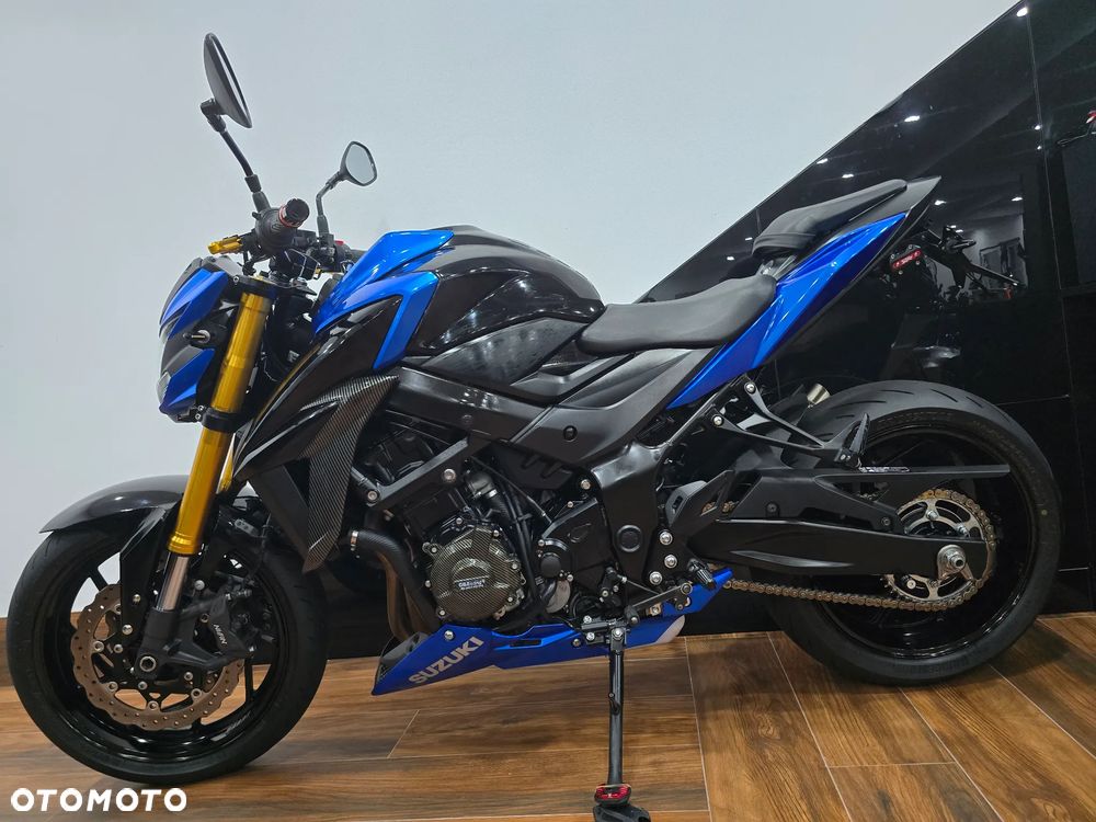 Suzuki GSX - 36