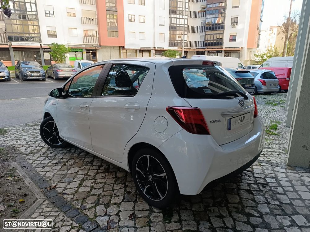 Toyota Yaris 1.5 HSD Comfort+Navi - 4