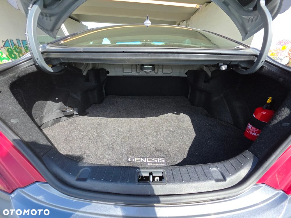 Hyundai Genesis Coupe - 23