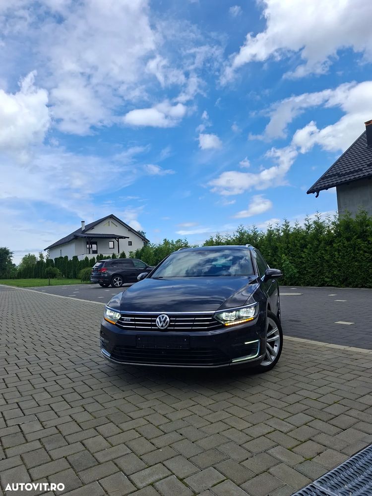 Volkswagen Passat - 1