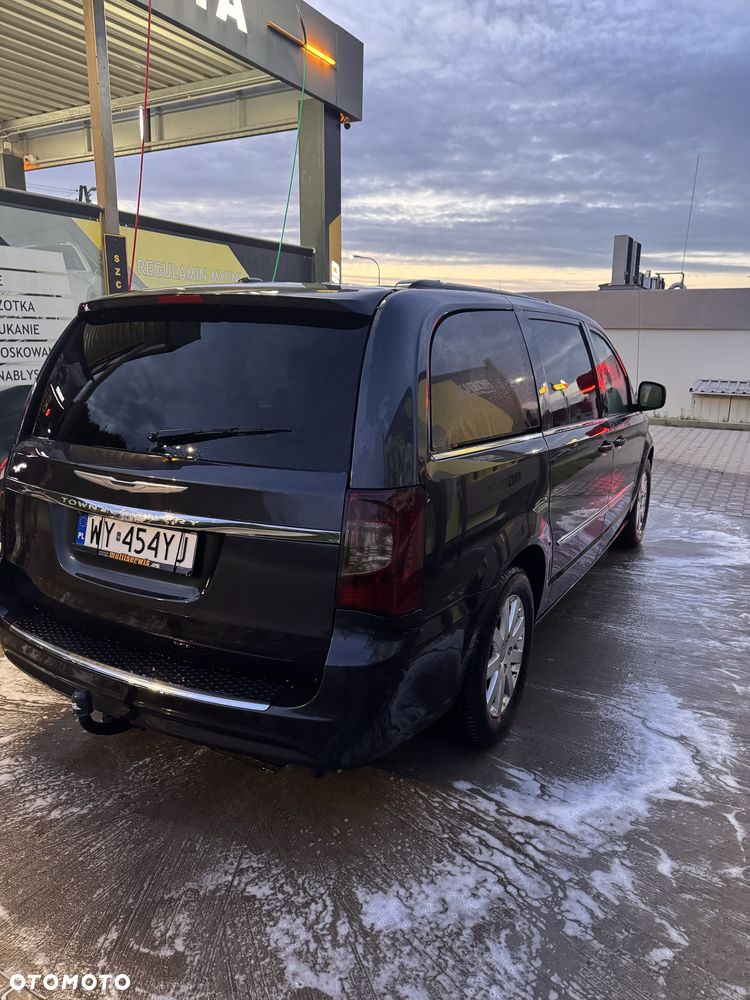 Chrysler Town & Country - 2