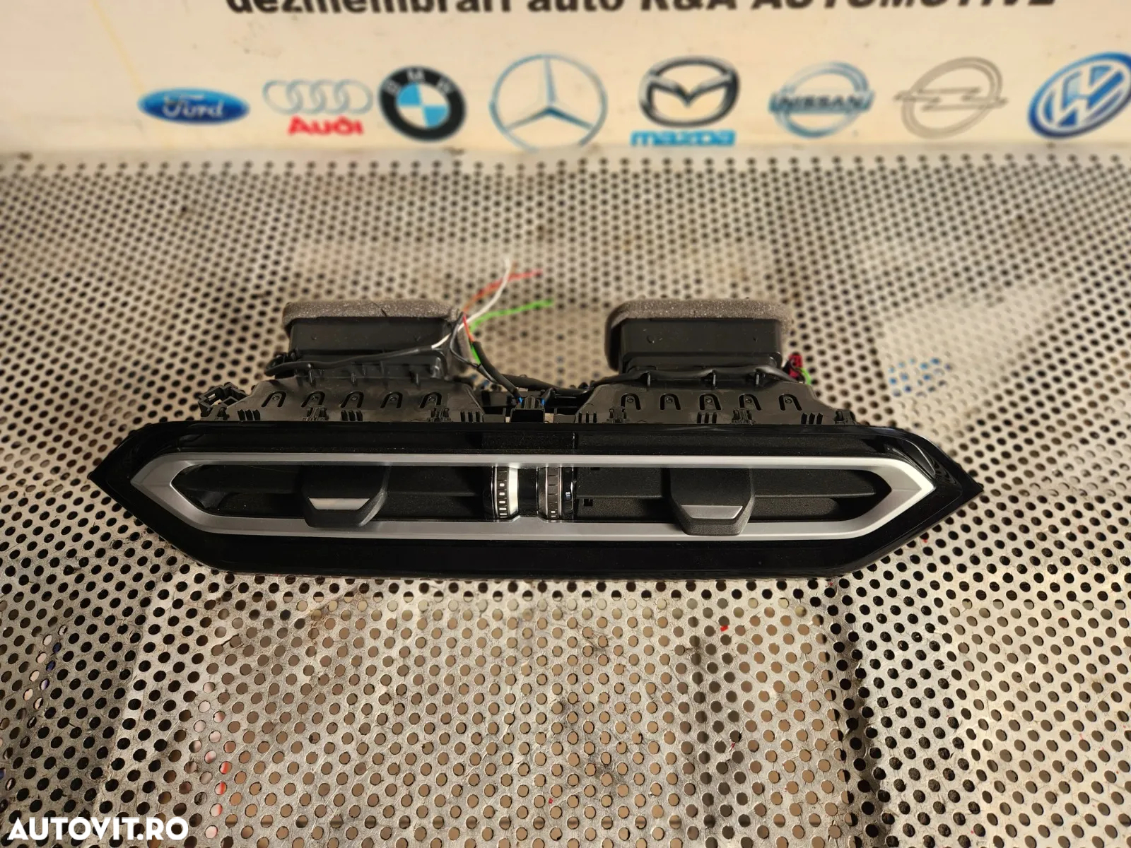 Grile Grila Centrala Aerisire Ventilatie Bord Bmw G20 G21 G22 G42 Impecabile Dezmembrez Bmw G42 M2 - 4