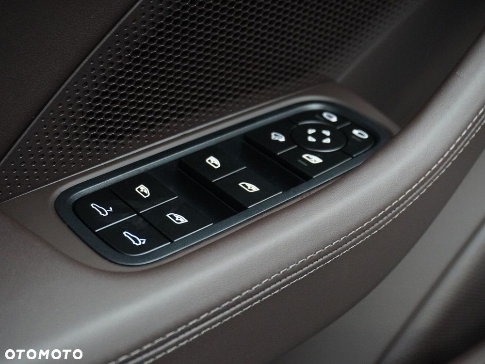 Porsche Panamera 4 - 21