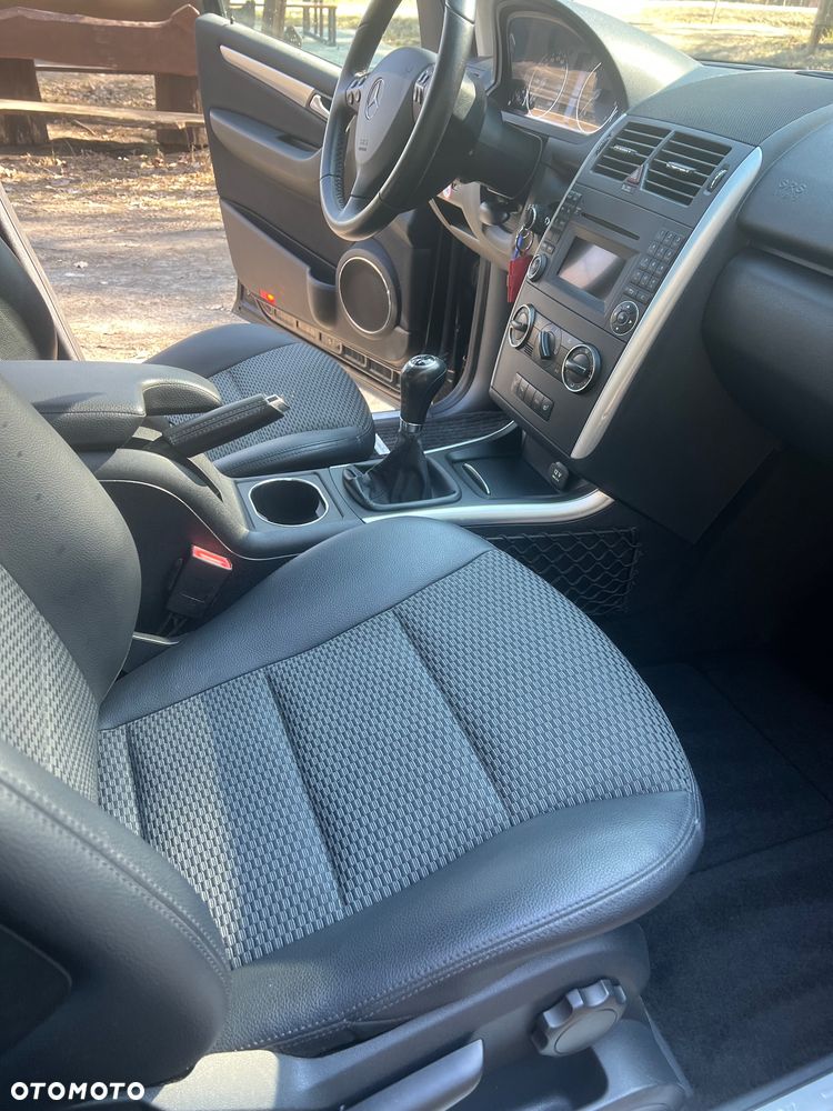 Mercedes-Benz Klasa A 180 BlueEFFICIENCY Avantgarde - 32