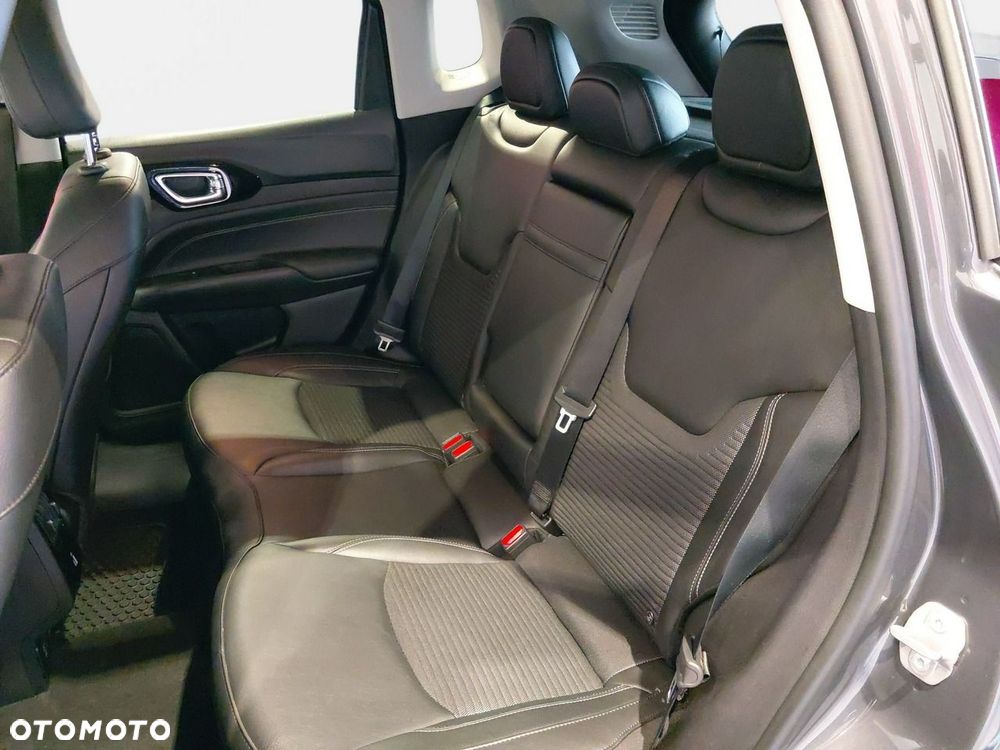 Jeep Compass - 18