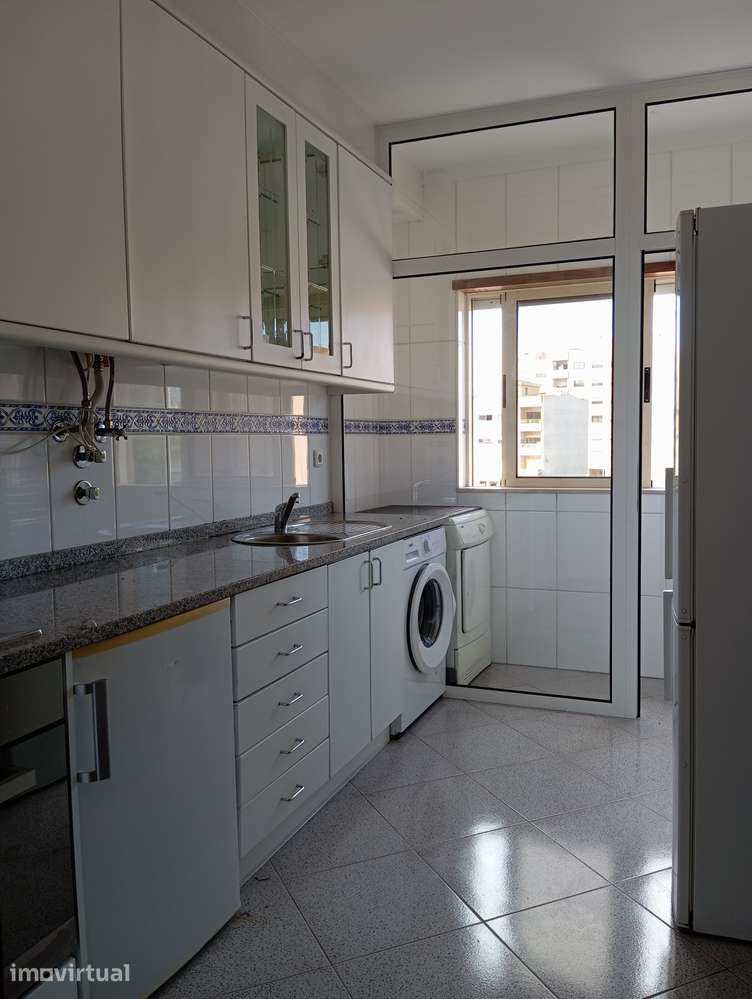 Apartamento T1 com garagem e marquise em Braga - Grande imagem: 4/8