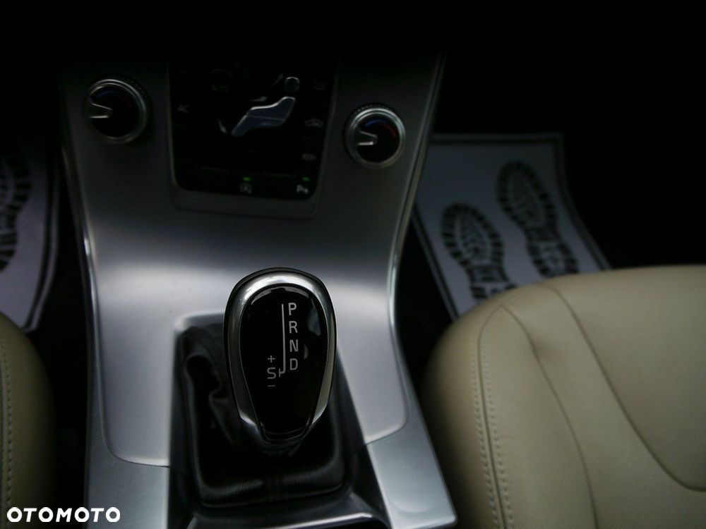Volvo V60 D2 Drive-E Momentum - 25