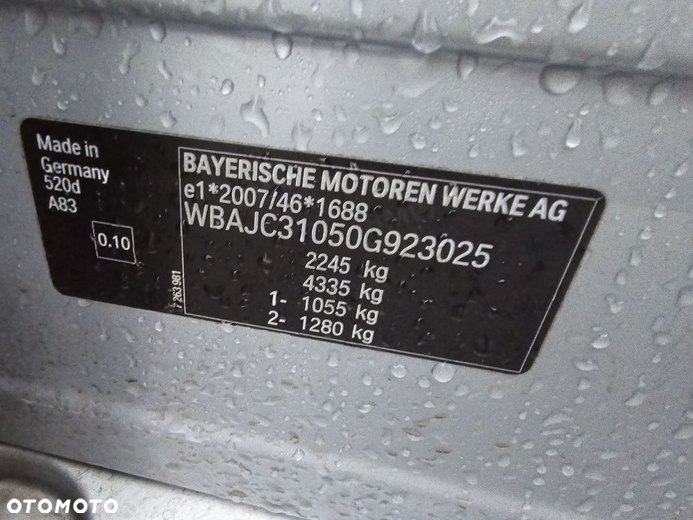 BMW Seria 5 520d - 26