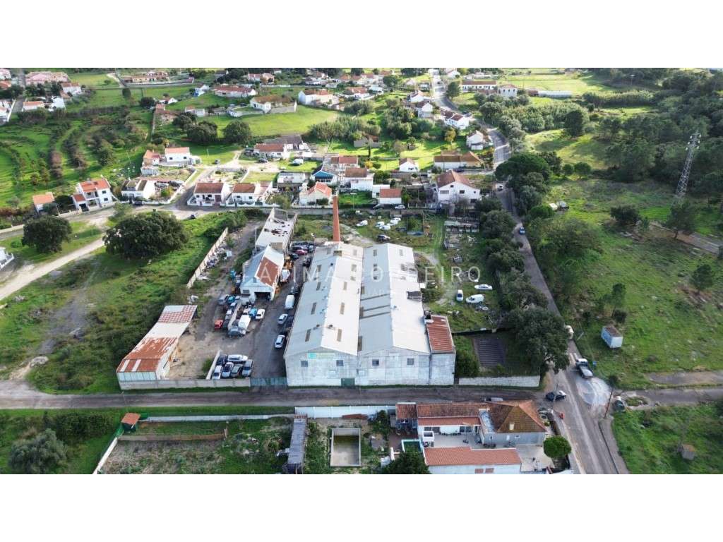 Antiga Fábrica à Venda em Coina - Ideal para Fins Industriais

Es... - Grande imagem: 5/13