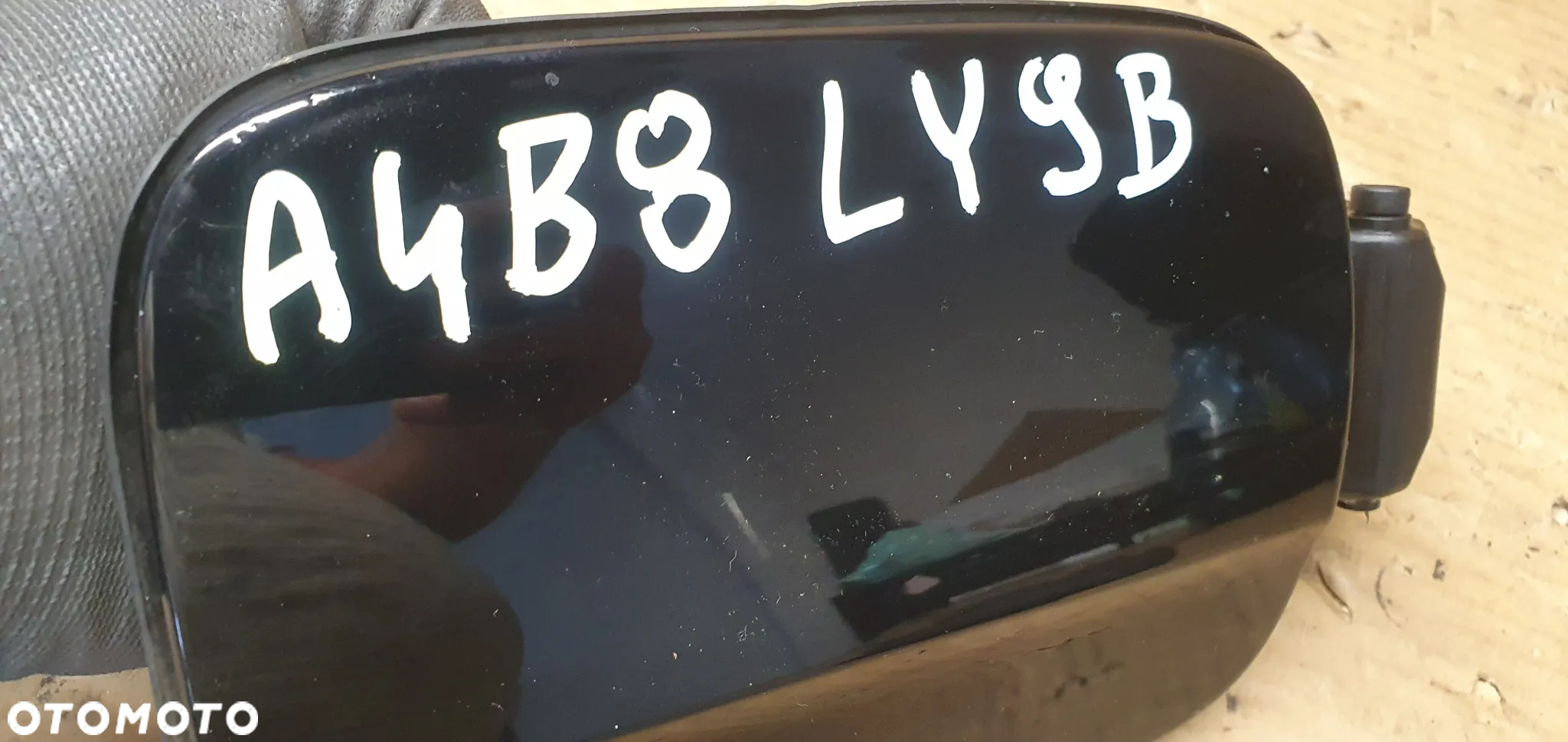 Klapka wlewu paliwa Audi A4 B8 LY9B 8K0809999D - 8