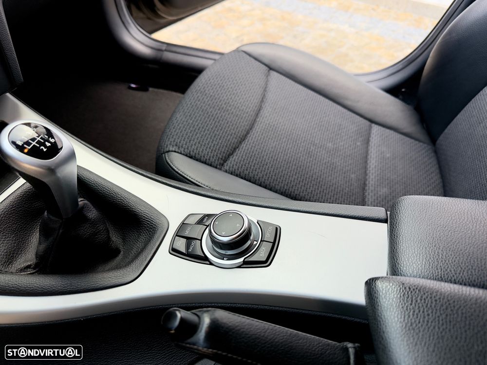 BMW 320 d Navigation Sport - 48