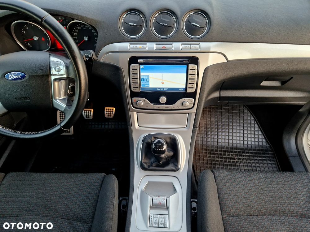 Ford S-Max - 16