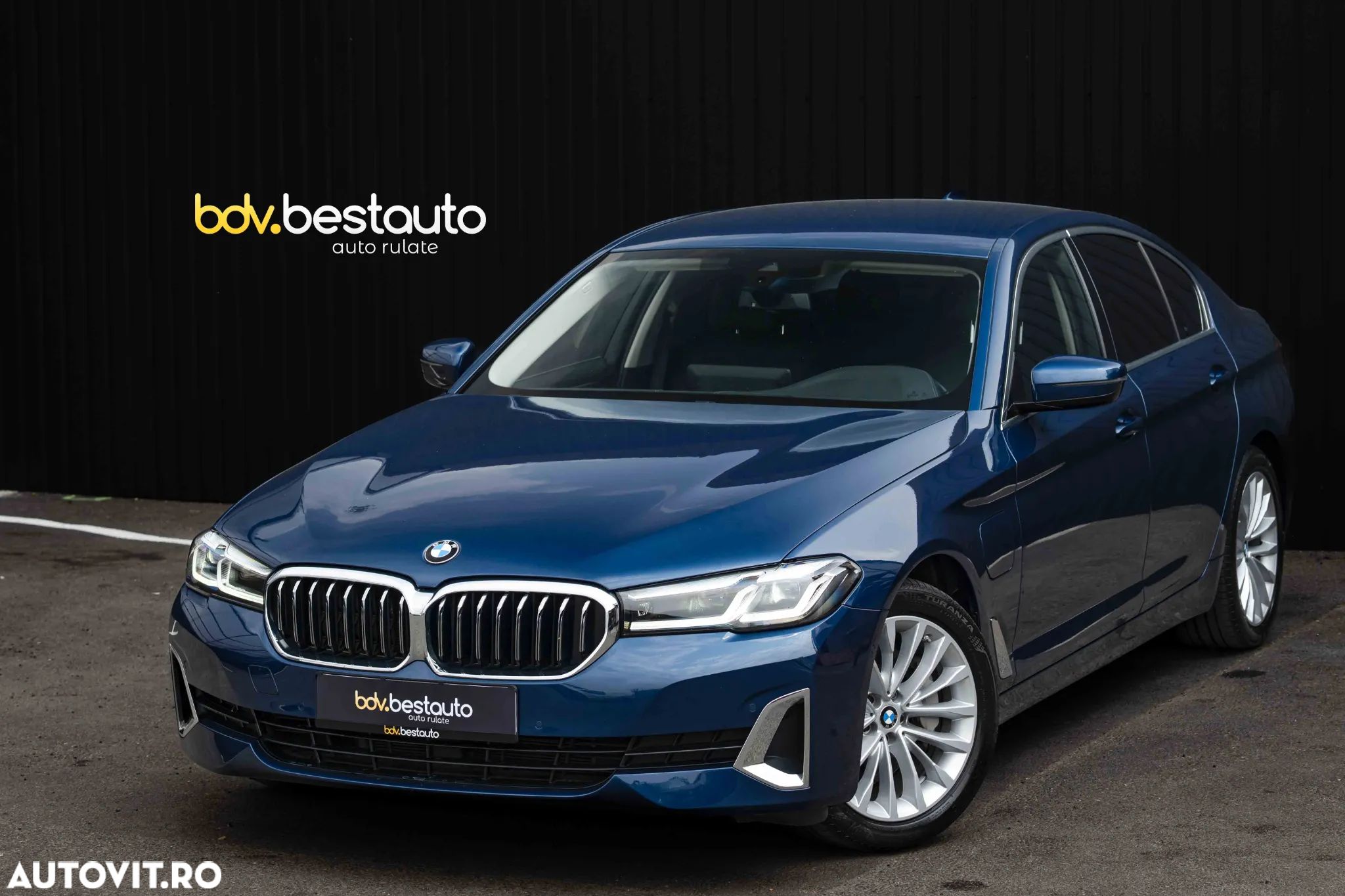 BMW Seria 5 530e Aut. Luxury Line - 1
