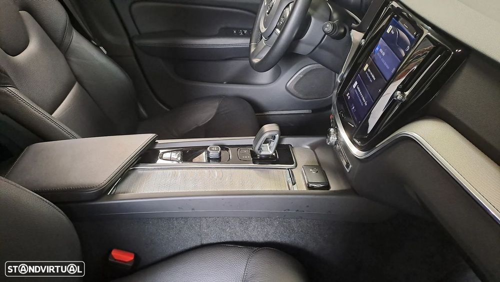 Volvo V60 2.0 B4 Momentum Core Geartronic - 16