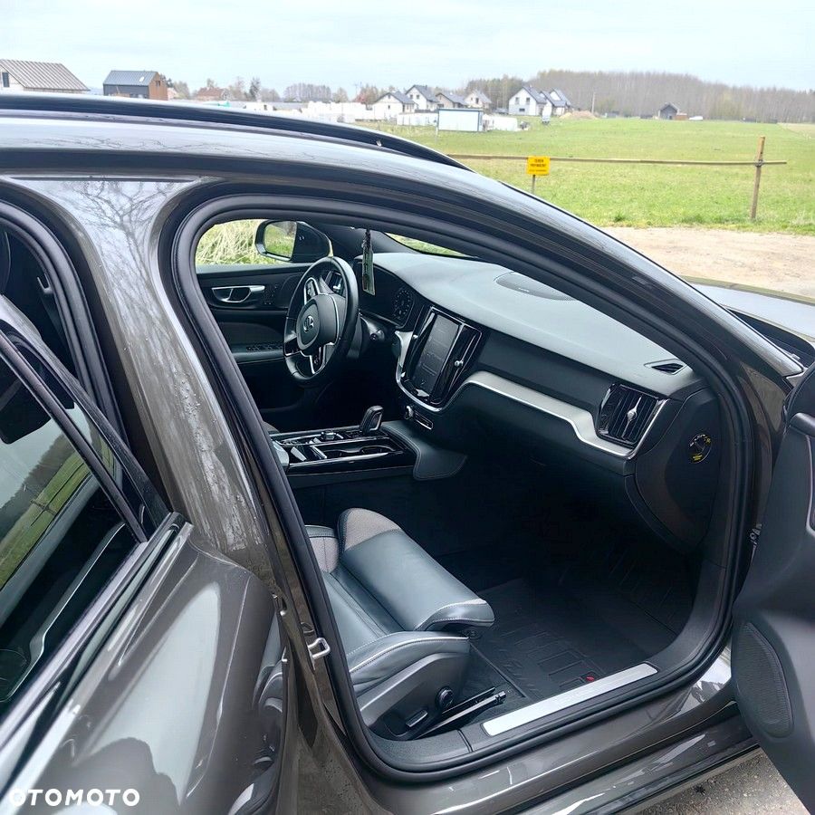 Volvo V60 T6 AWD Recharge Plus Dark - 11