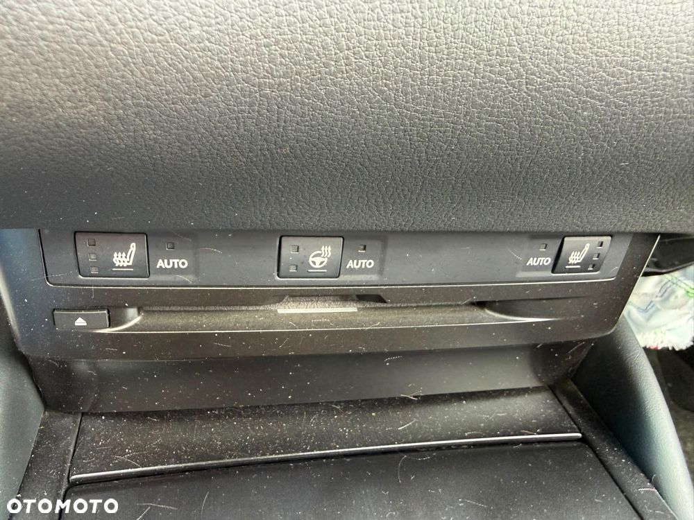Lexus ES 300h F Sport Edition - 24