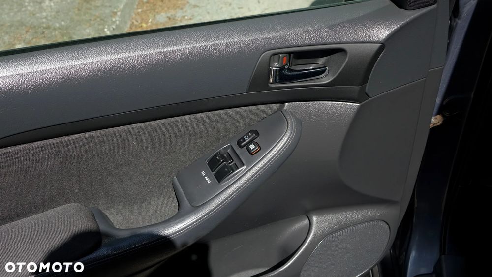 Toyota Avensis - 2