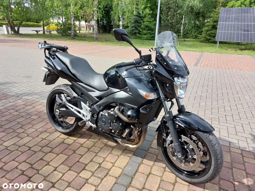Suzuki GSR - 12