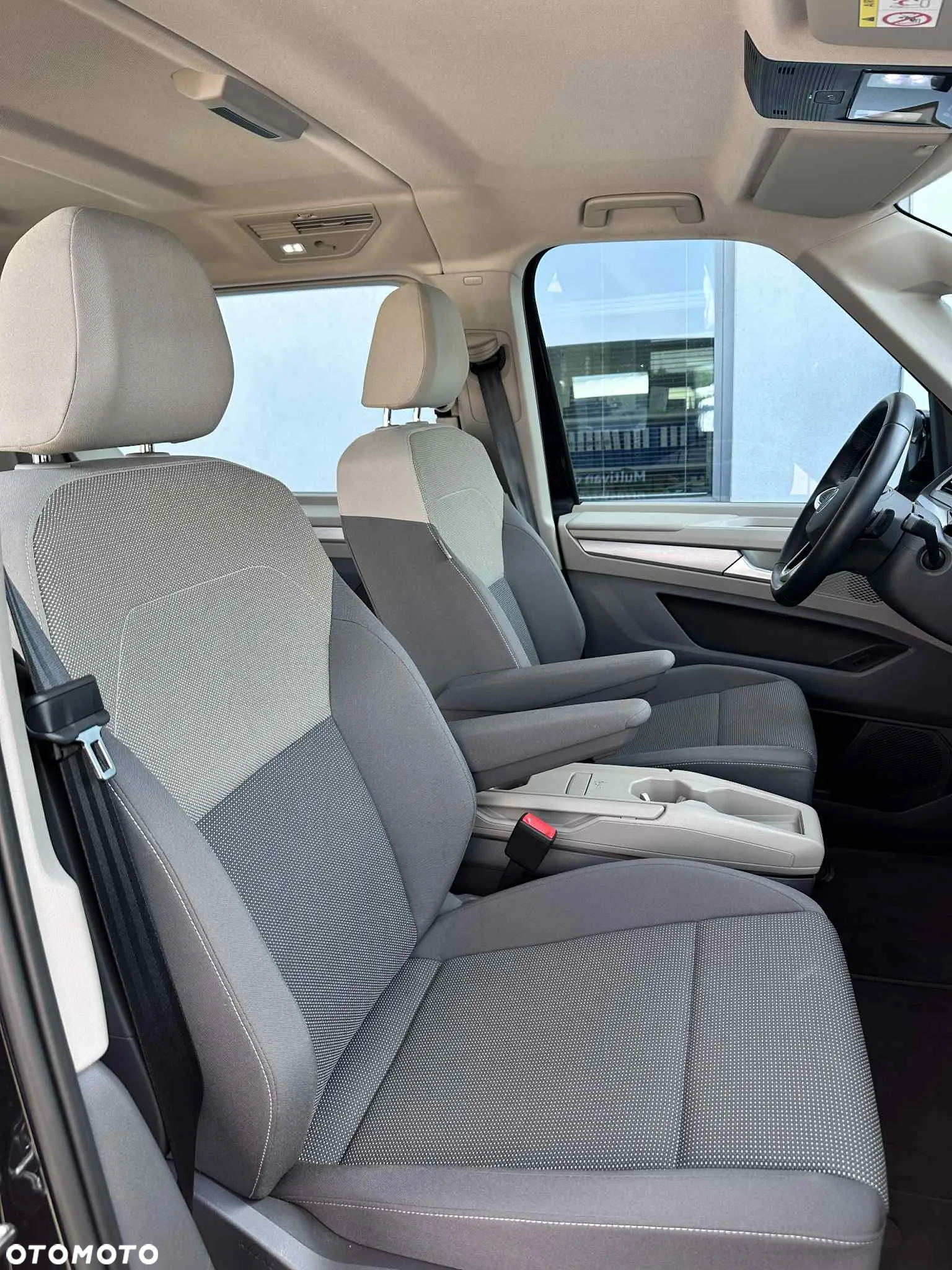 Volkswagen Multivan - 17