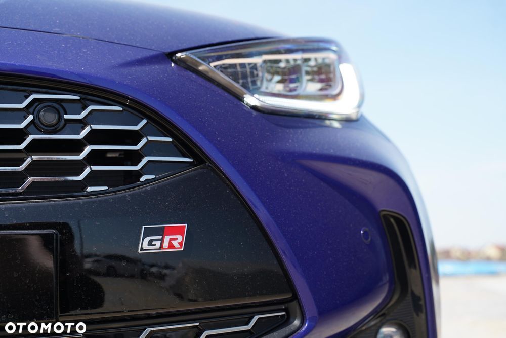 Toyota Yaris Hybrid 1.5 GR Sport - 23