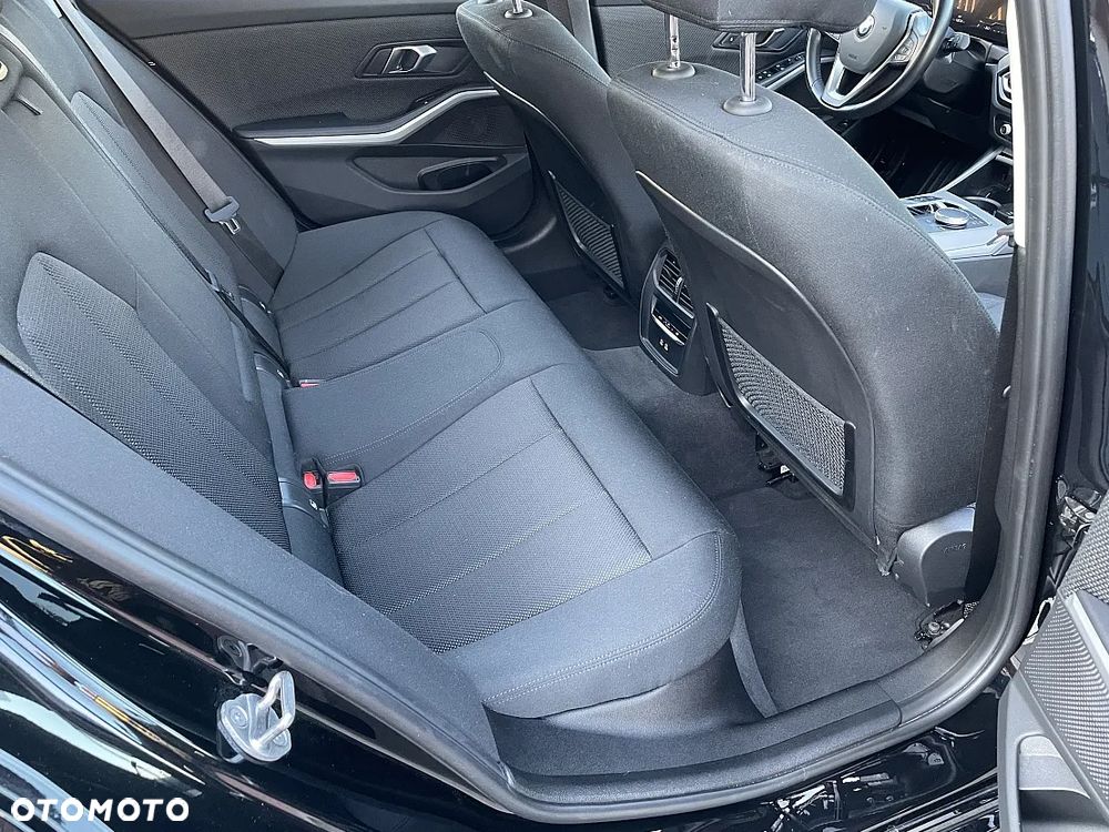 BMW Seria 3 318i Sport Line - 22