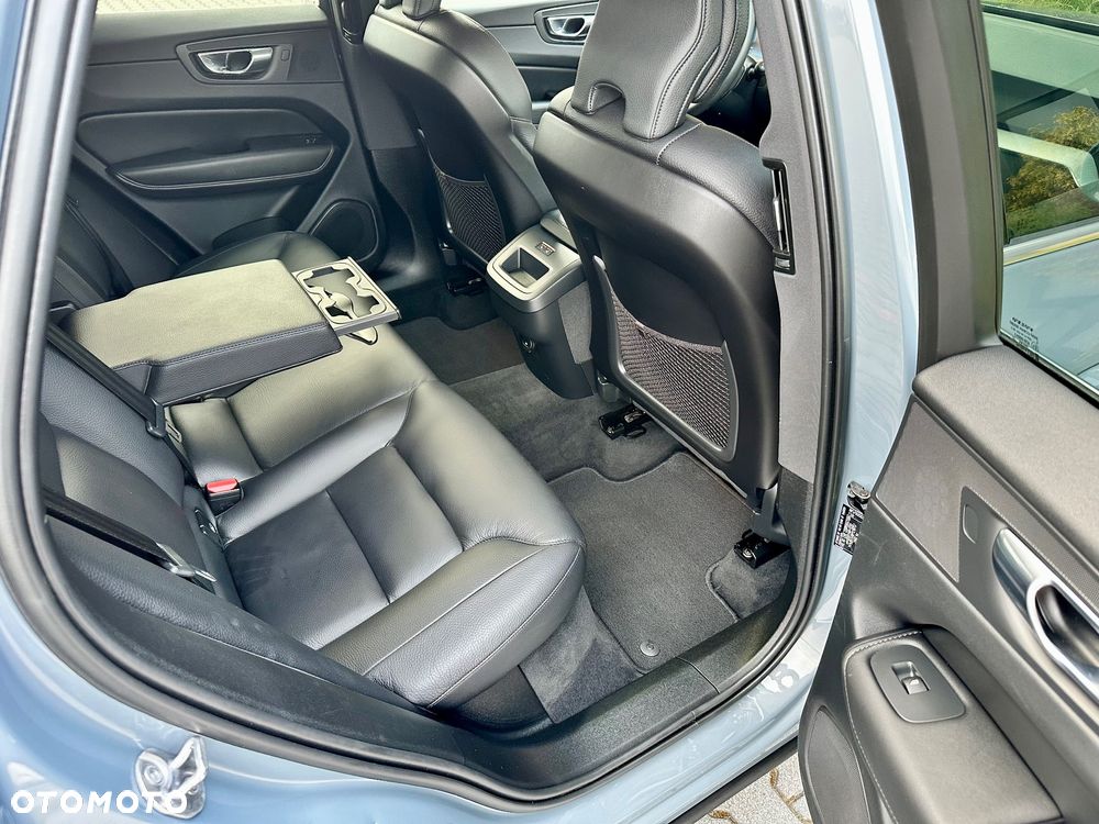 Volvo XC 60 B4 D Plus Bright - 26