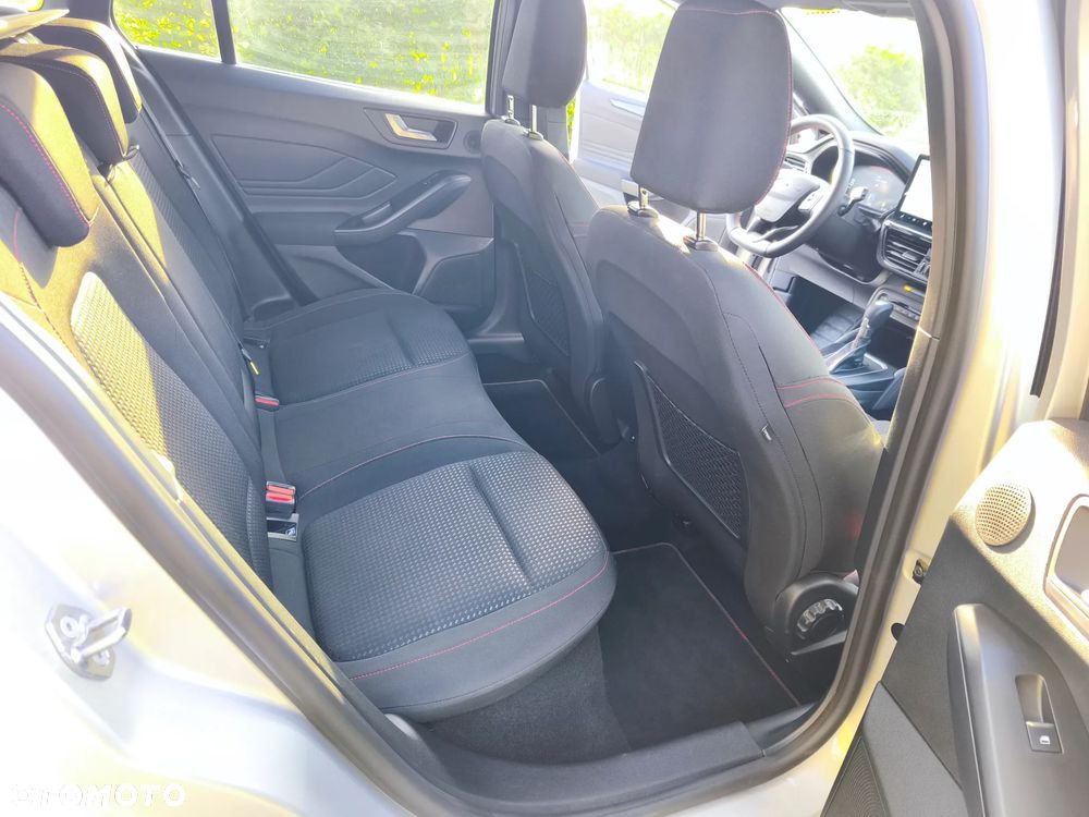 Ford Focus 1.0 EcoBoost Hybrid ST-LINE - 13