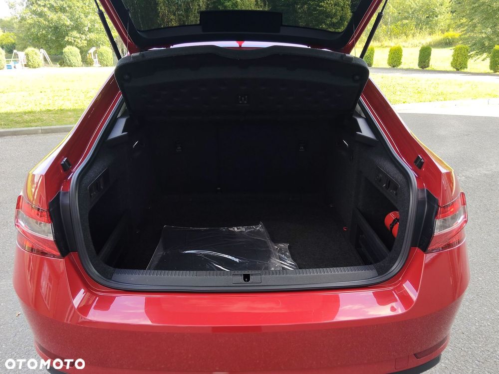 Skoda Superb 2.0 TDI SCR Sportline DSG - 25