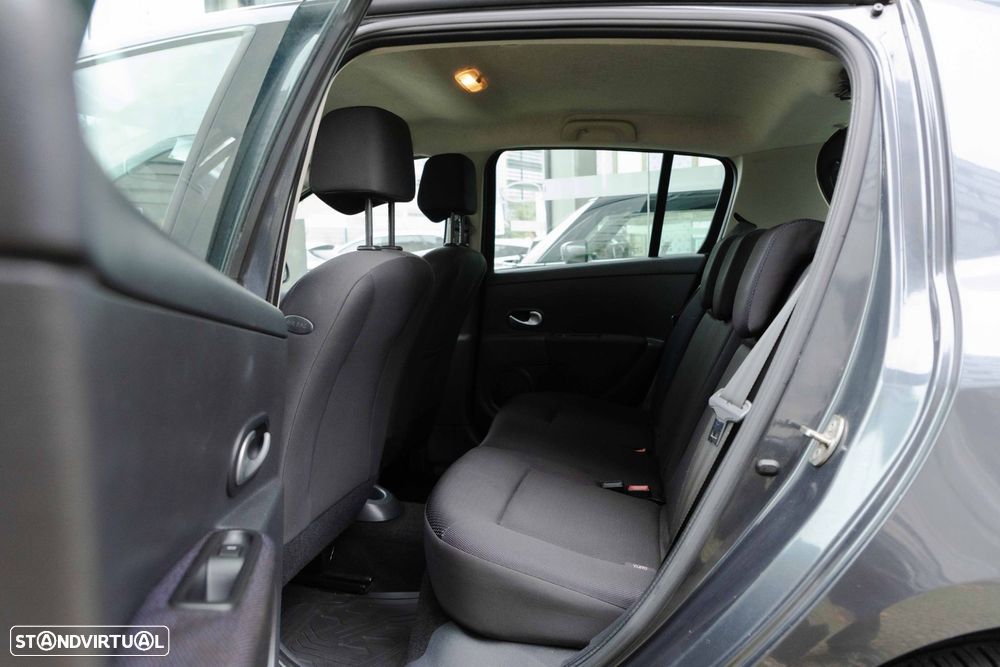 Renault Clio 1.2 16V Dynamique - 14