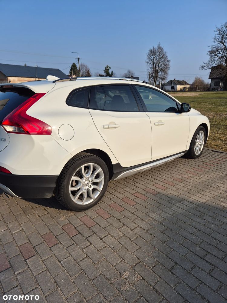 Volvo V40 Cross Country - 1