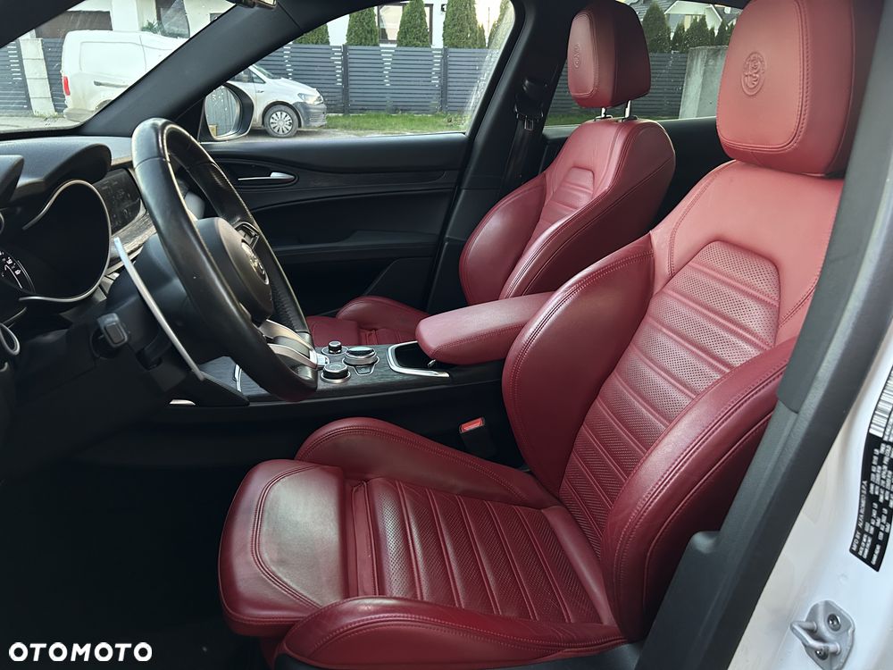 Alfa Romeo Stelvio - 18