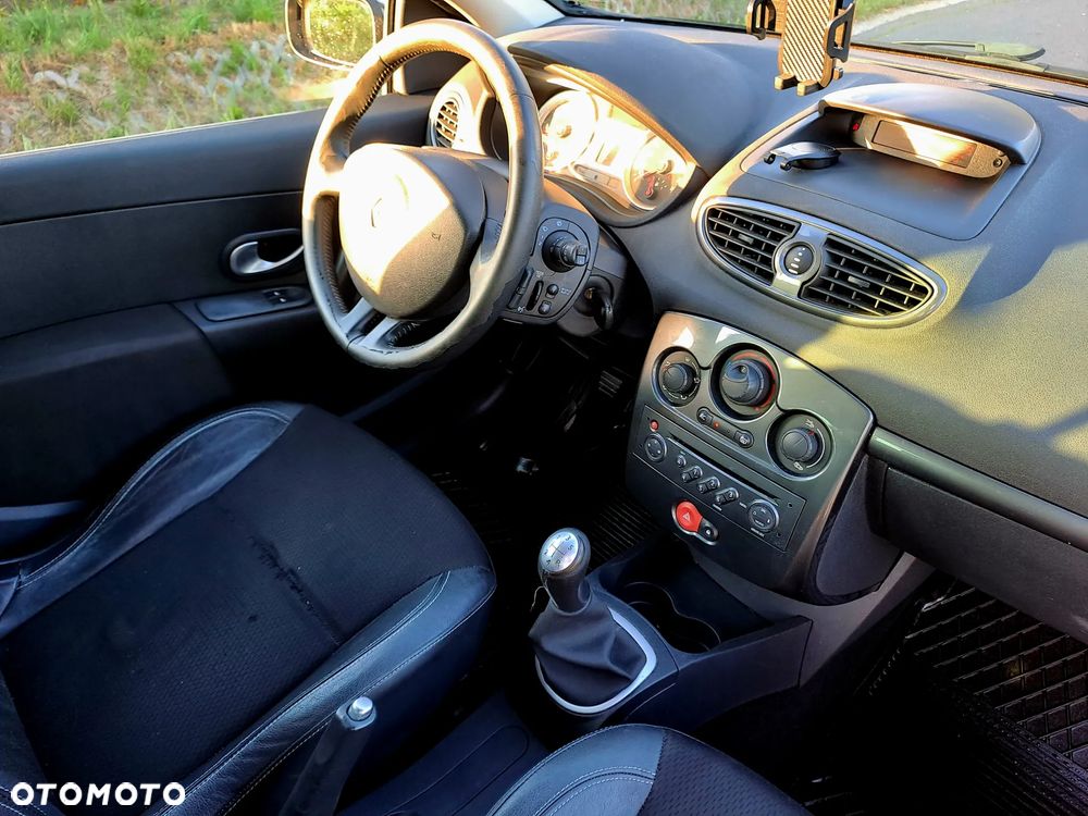 Renault Clio 1.6 16V Expression - 9