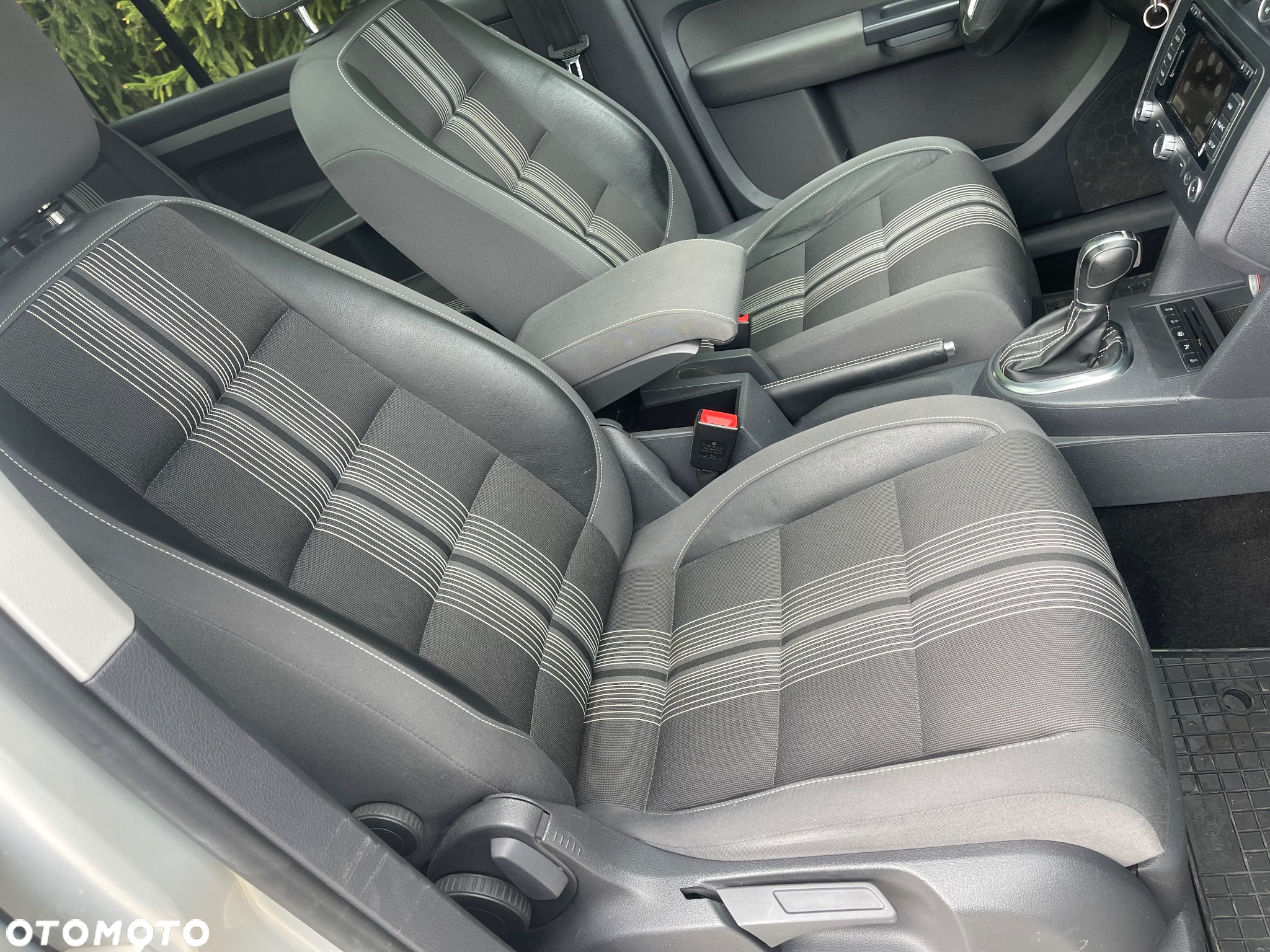 Volkswagen Touran 2.0 TDI DPF Highline DSG - 28