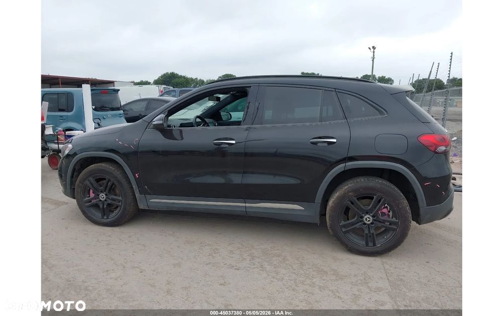 Mercedes-Benz GLA 250 4Matic 7G-DCT - 14
