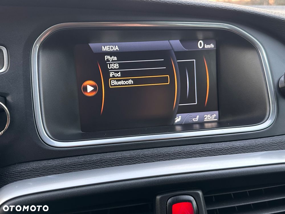 Volvo V40 D2 R Design - 36