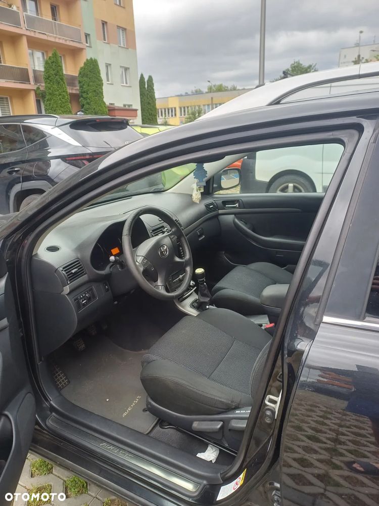 Toyota Avensis - 4