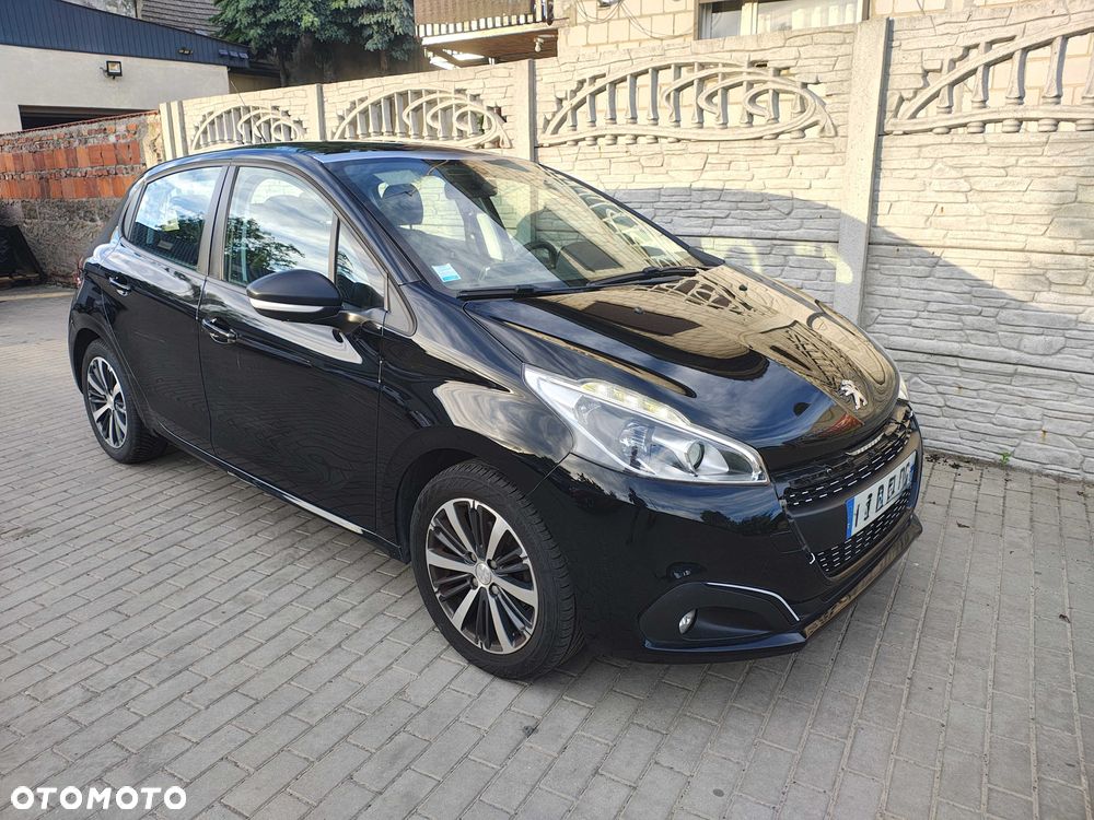 Peugeot 208 - 1