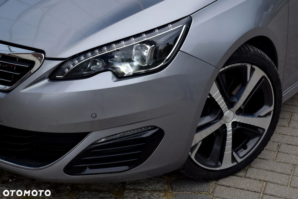 Peugeot 308 1.6 e-THP GT S&S - 11